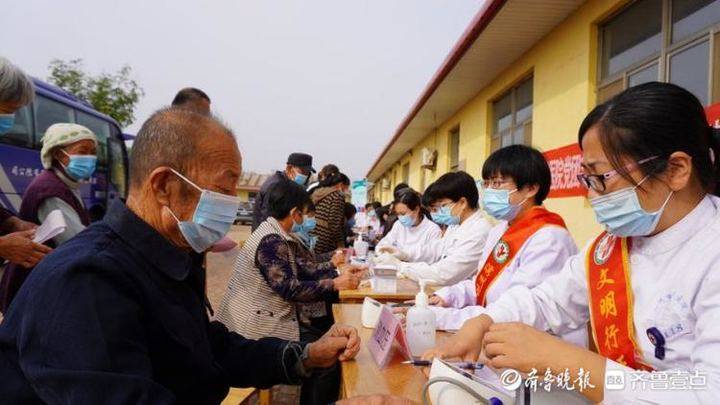滨州市派无棣县乡村振兴服务二队举办“健康行”送医下乡义诊活动
